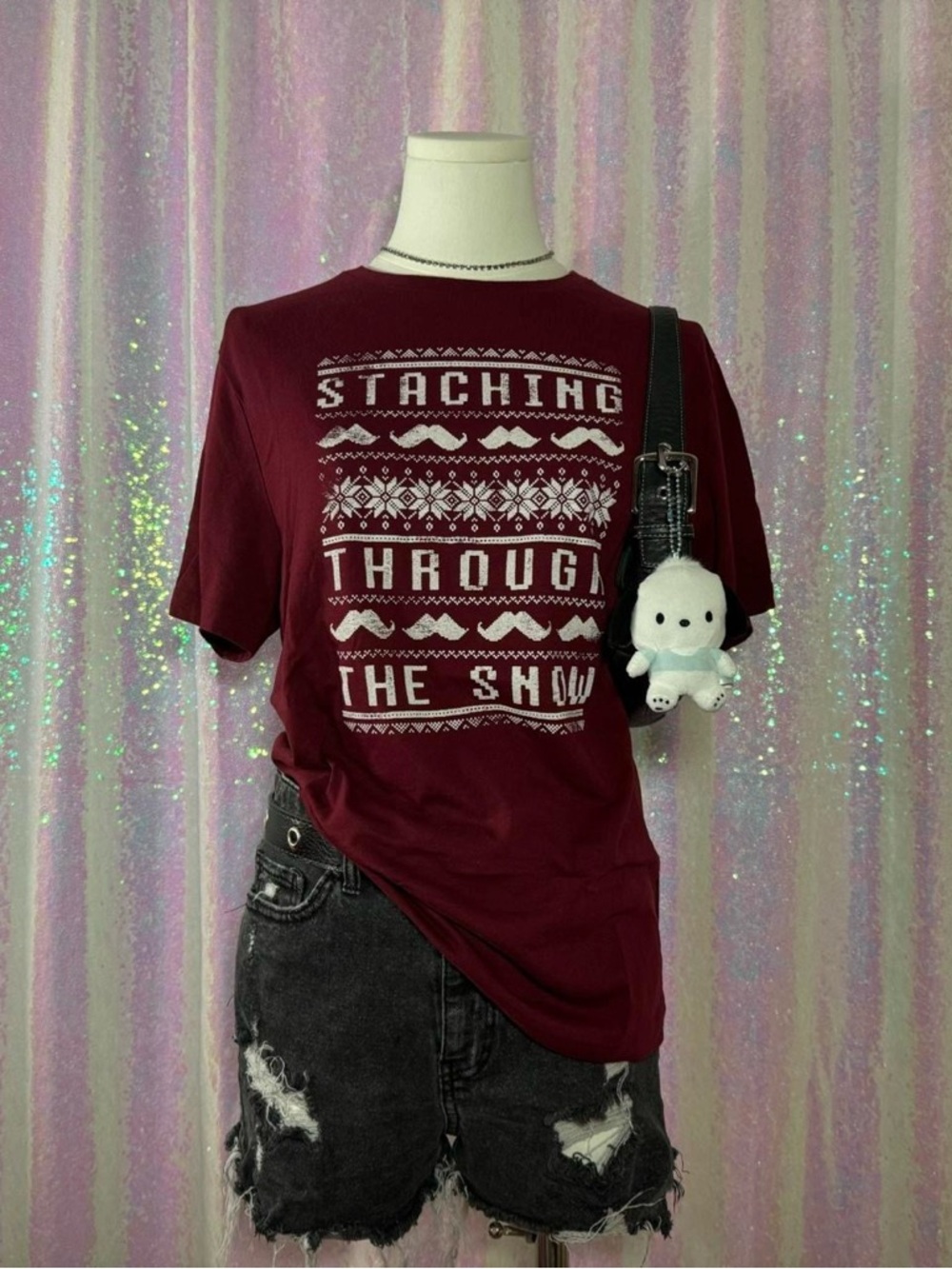 Old Navy Ironic 2010s Burgundy Mustache Christmas Tee Shirt (S) ★彡